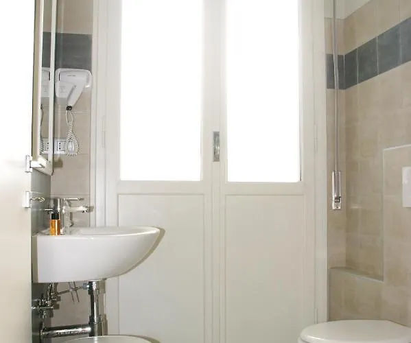 Alojamento de Acomodação e Pequeno-almoço La Dama Room&breakfast 3*