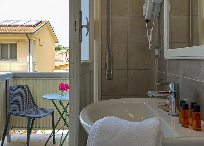 Alojamento de Acomodação e Pequeno-almoço La Dama Room&breakfast 3*