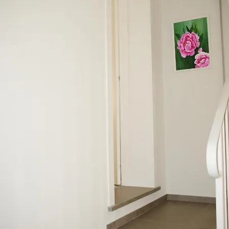 Alojamento de Acomodação e Pequeno-almoço La Dama Room&breakfast 3*