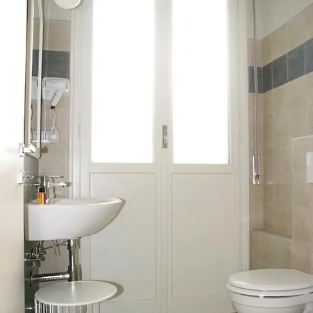 ベッド・アンド・ブレックファスト La Dama Room&breakfast 3*